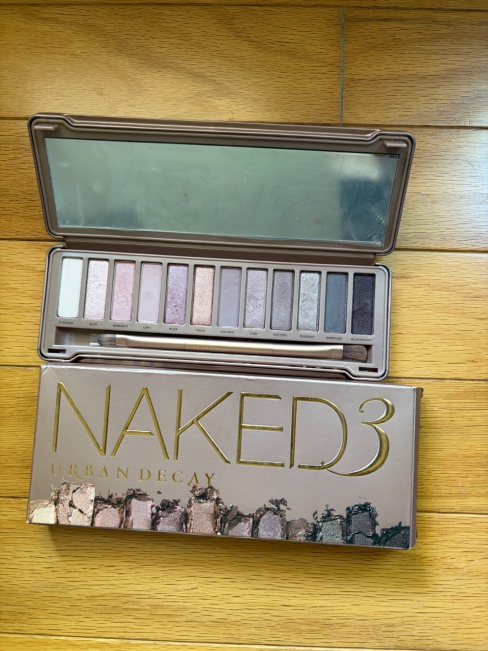 Urban Decay Eyeshadow Palette - Rose, Pink, Mauve, Taupe, Champagne